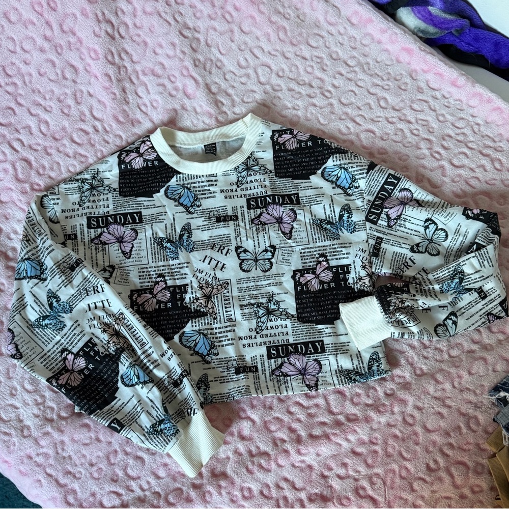Butterfly and Newspaper Print Cropped Sweatshirt